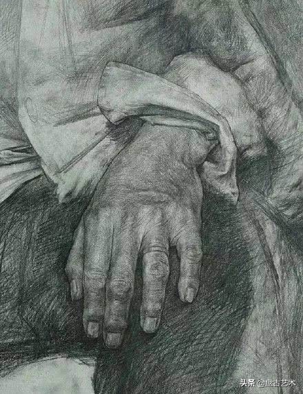 怎样画素描带手半身像才有美感——盘古文化艺术