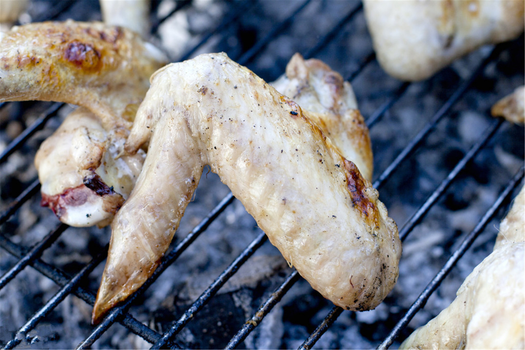 烧烤店烤的烤鱼是什么鱼,饭店的烤鱼都是什么鱼那么便宜