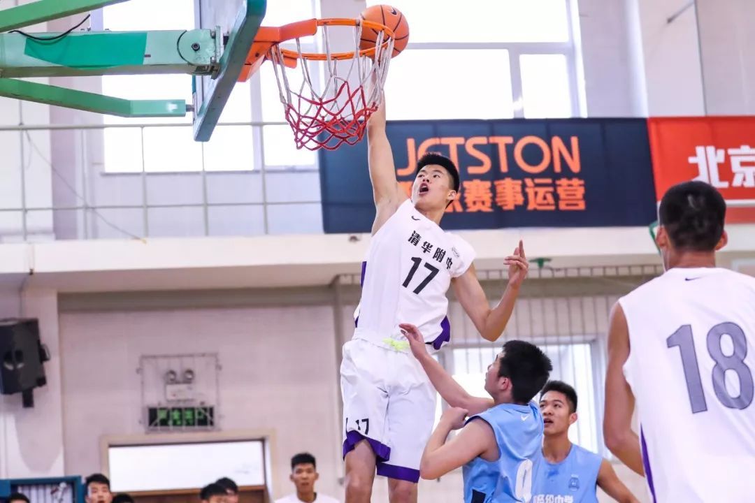 新·十六强齐亮相高中赛场惊现*力暴**隔扣丨18-19耐克高中联赛