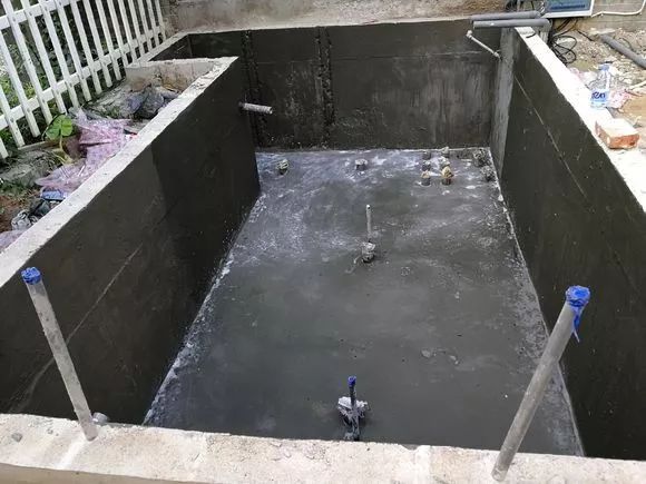 地面上鱼池自动排污过滤施工方法,鱼池过滤系统怎么实现自动排污的