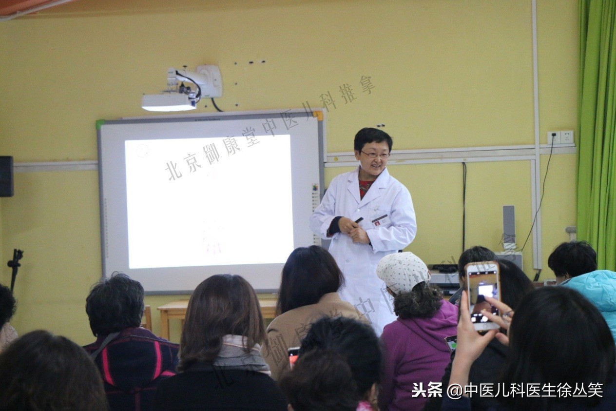 新生儿如何住院蓝光治疗黄疸,十个新生儿九个黄疸