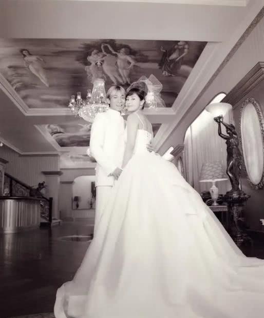 刘德华和朱丽倩的婚纱照,四大天王刘德华爱人