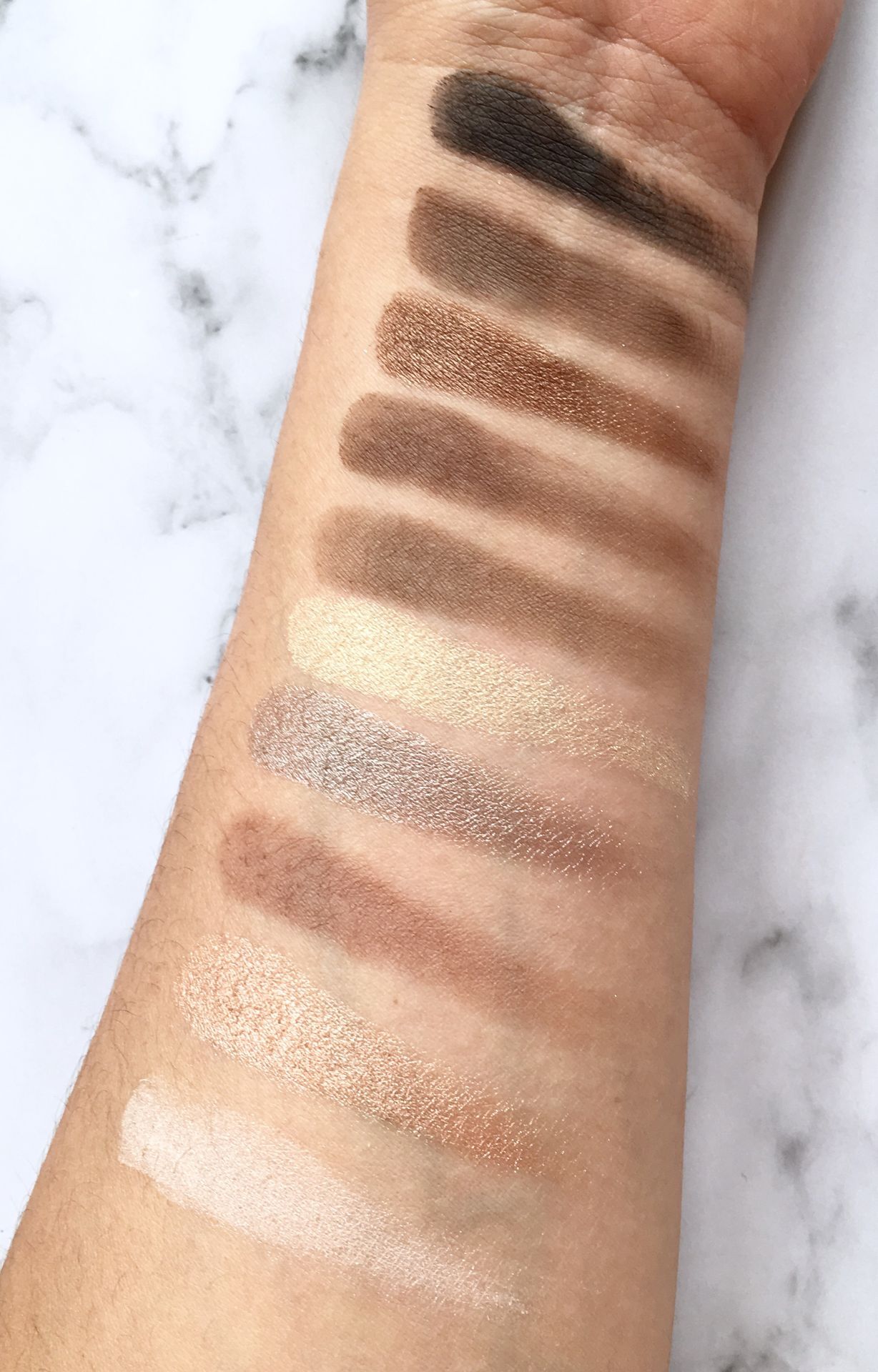 选眼影盘冷白皮,推荐一款好用的眼影盘