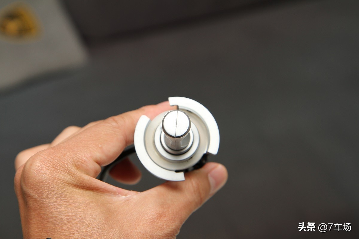 晚上开车车灯刺眼怎么办,车灯卤素灯泡怎么选