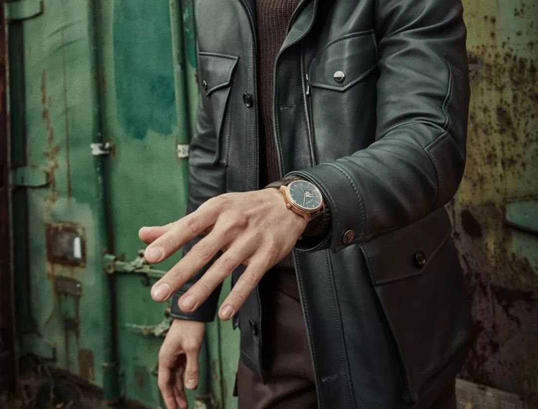 回家过年戴什么饰品好看,万国手表和浪琴哪个手表好