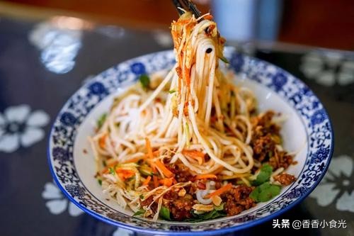 小锅米线的做法和配料视频,鸡汤米线的正宗做法和配方