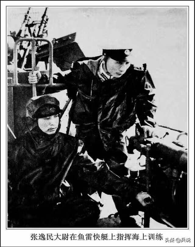 我提升大队长,和政委共住一屋,宿舍兼办公室,一人一半