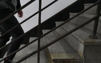 辟谣深蹲真的伤膝盖吗,谣言深蹲不过脚尖