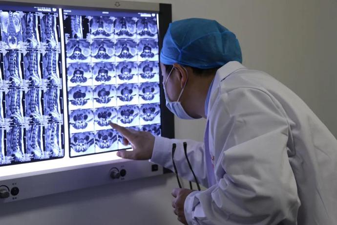 用心对待病人的医生,用心诊治的医生