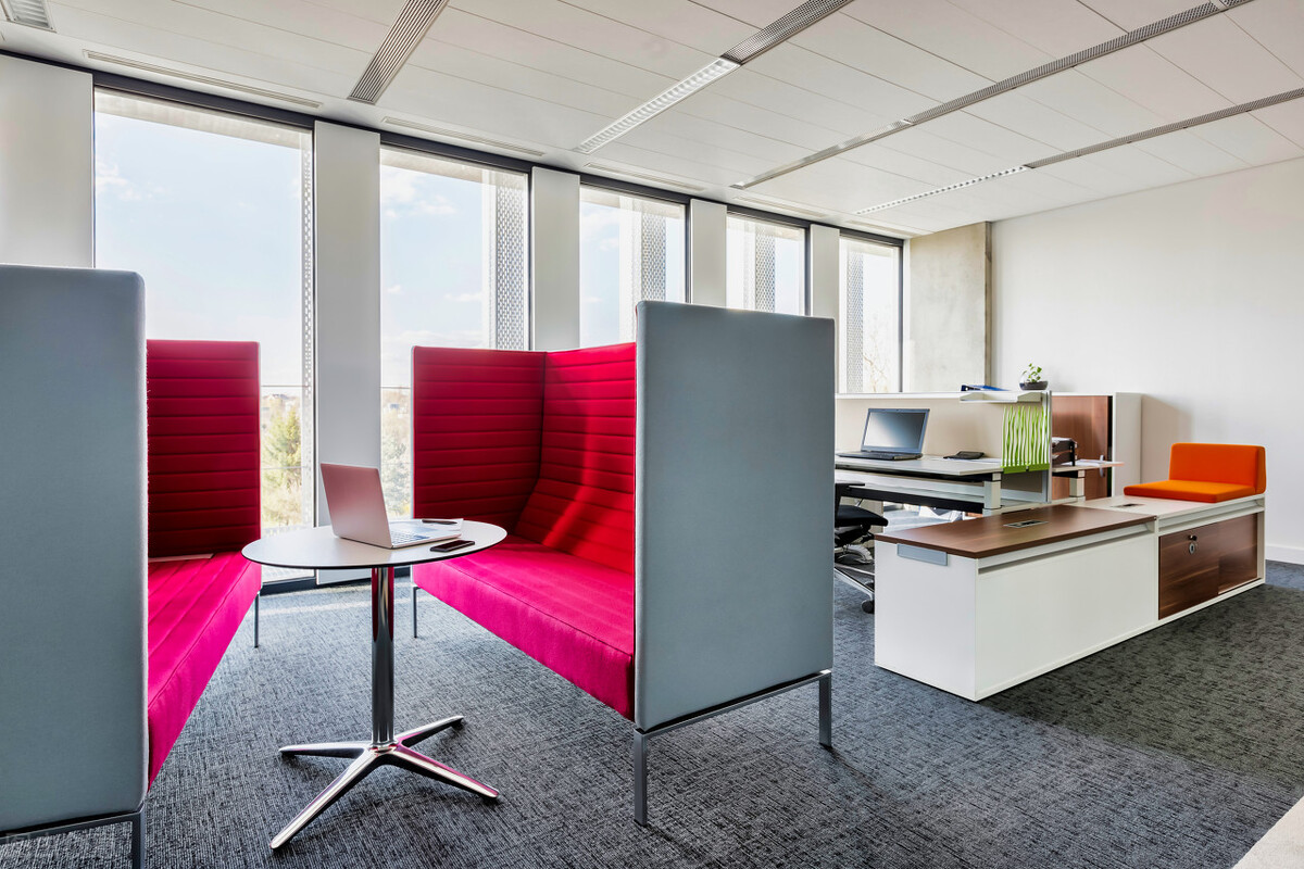 孙正义创业思路简介,孙正义创业经历失败和成功