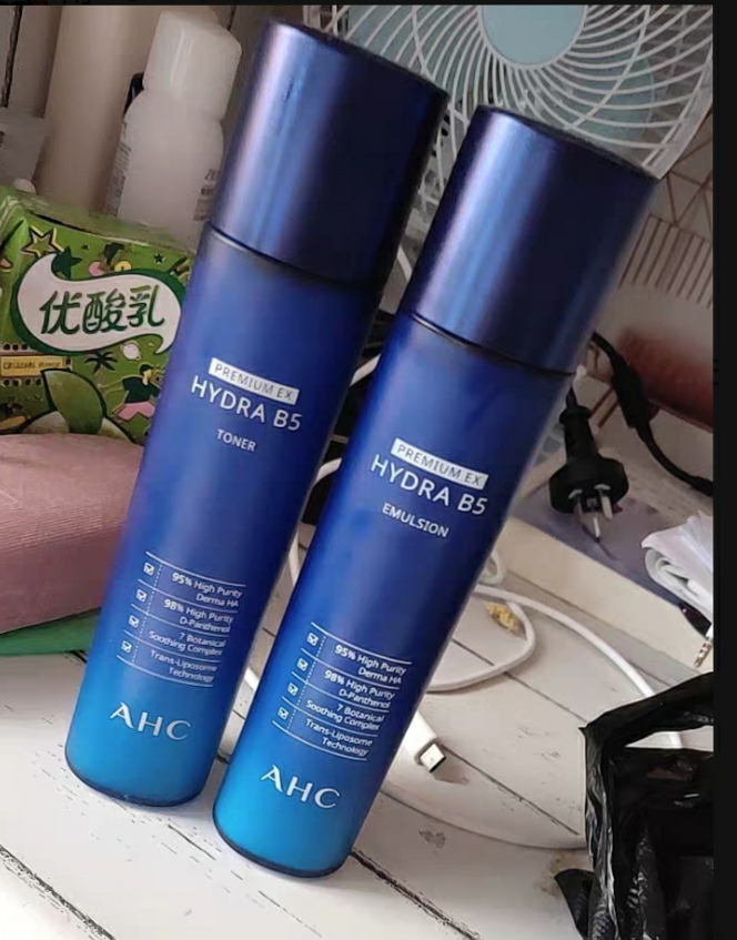 买贵不如选对，AHC神仙水，调节水油均衡不粘腻