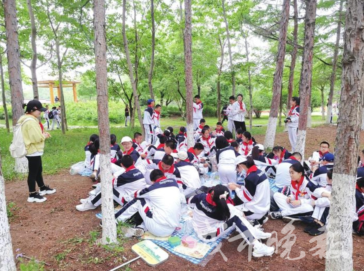 这个“六一”孩子们玩嗨了!记者采访部分60后、70后、80后,回忆童年感受时代变迁