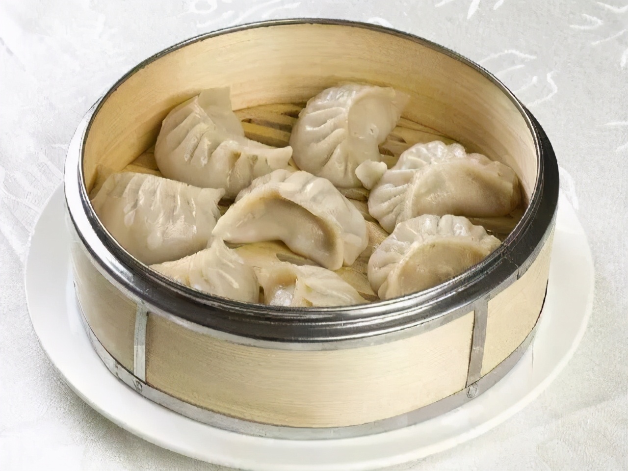 蒸饺要用开水还是凉水和面,蒸饺用冷水还是热水和面好