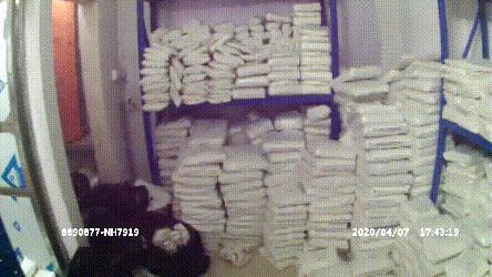 皮革原皮异味很重,真皮包刺鼻气味