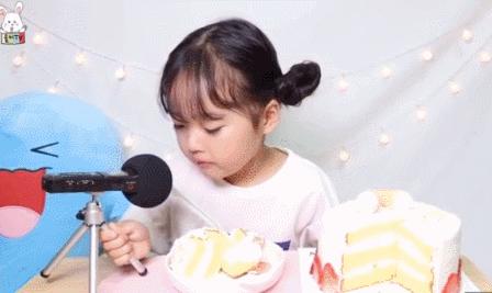 别让「假笑男孩」的悲剧，在她身上重演