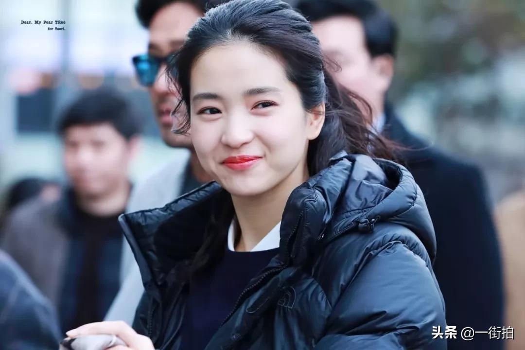 金泰梨齐刘海造型拍写真,金泰梨帅气写真