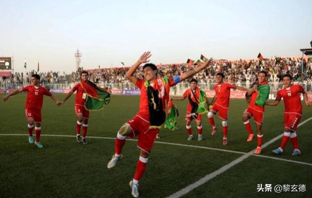 德甲再添阿富汗后裔，废墟中的足球世界，联赛赛会制月薪10美元