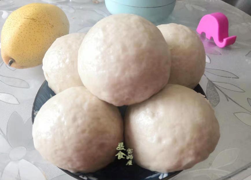冬天孩子咳嗽，用梨做成水果馒头，孩子特别爱吃还可缓解预防咳嗽