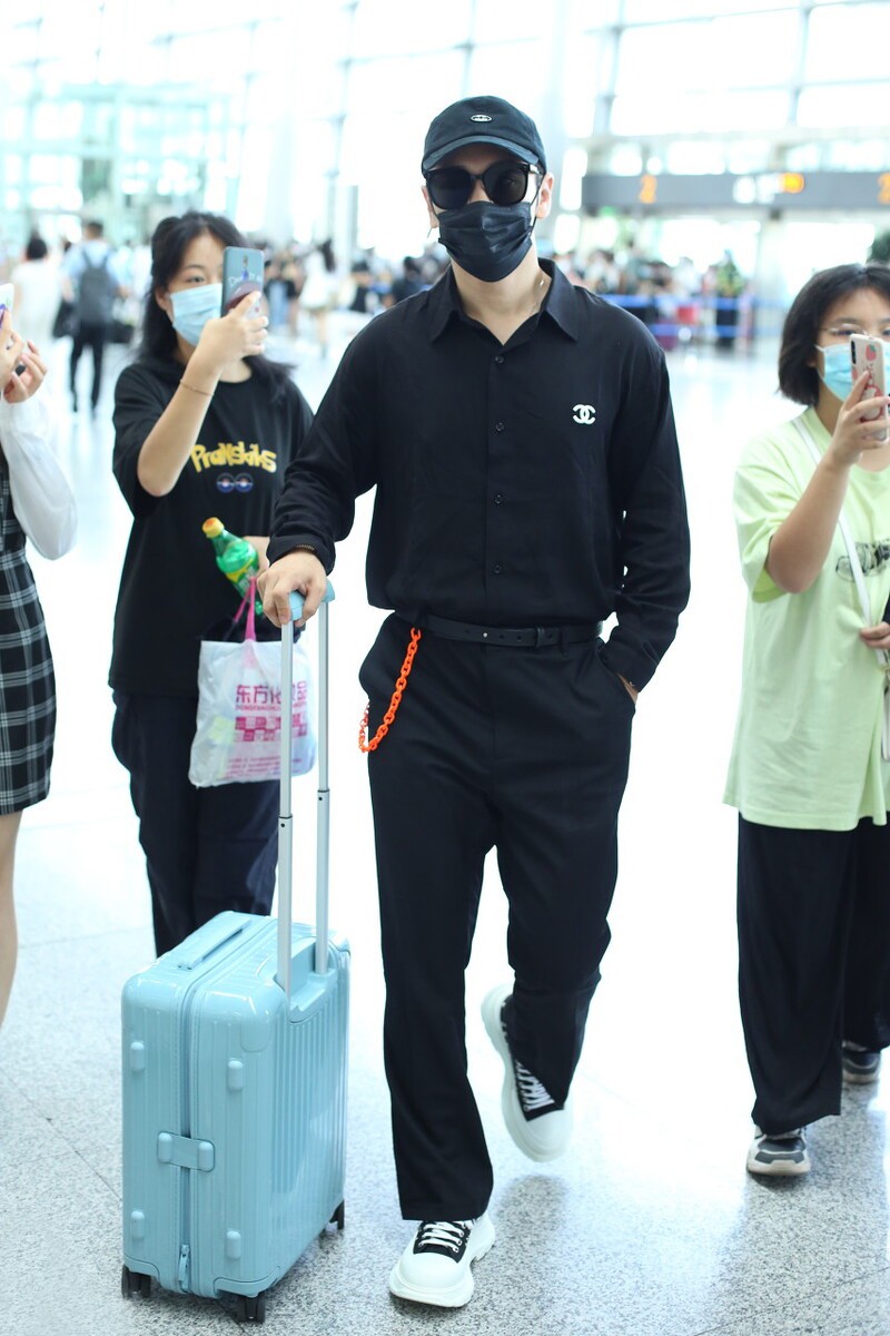 黄晓明带儿子现身机场同款,黄晓明极限挑战厚底鞋