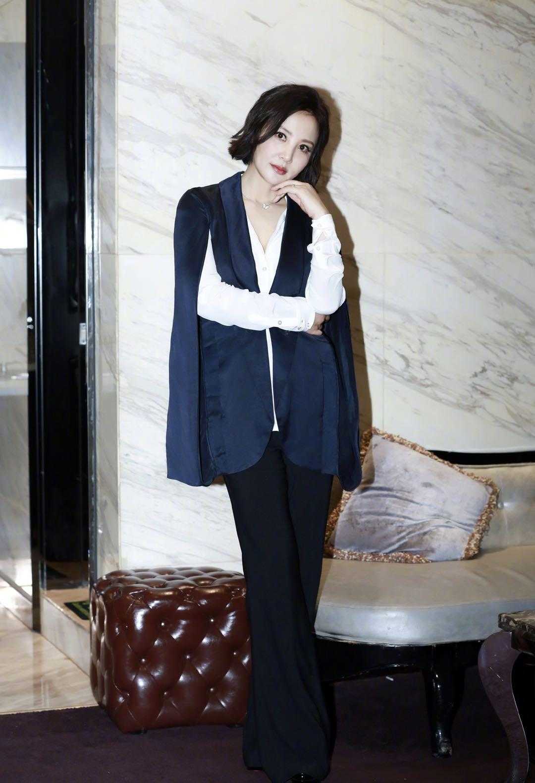 小陶虹年轻穿搭,陶虹穿大衣