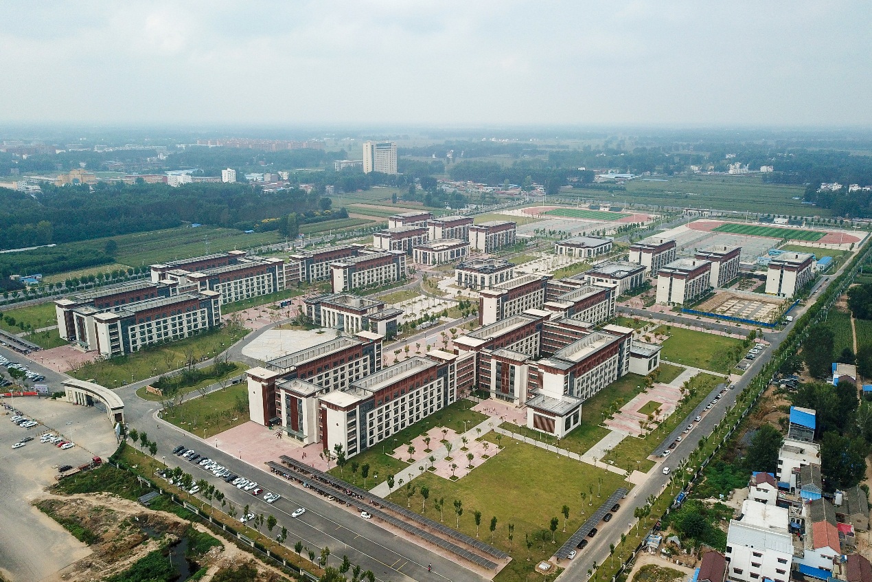 许家印回乡探望老师送房子,许家印回乡感动视频