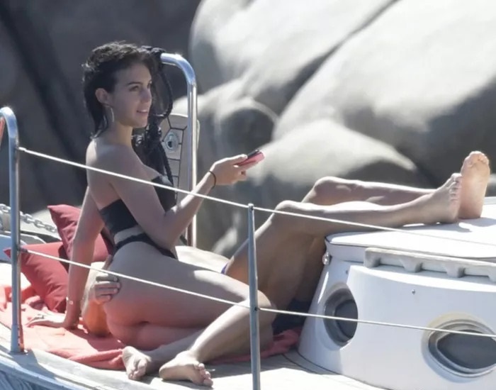 C罗的六块腹肌，乔治娜的蜜桃翘臀，这才是爱侣们该有的健康模样