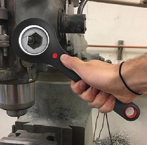 给老爸买了新式五金工具，件件省时省力效率高，就扳手都仍光了