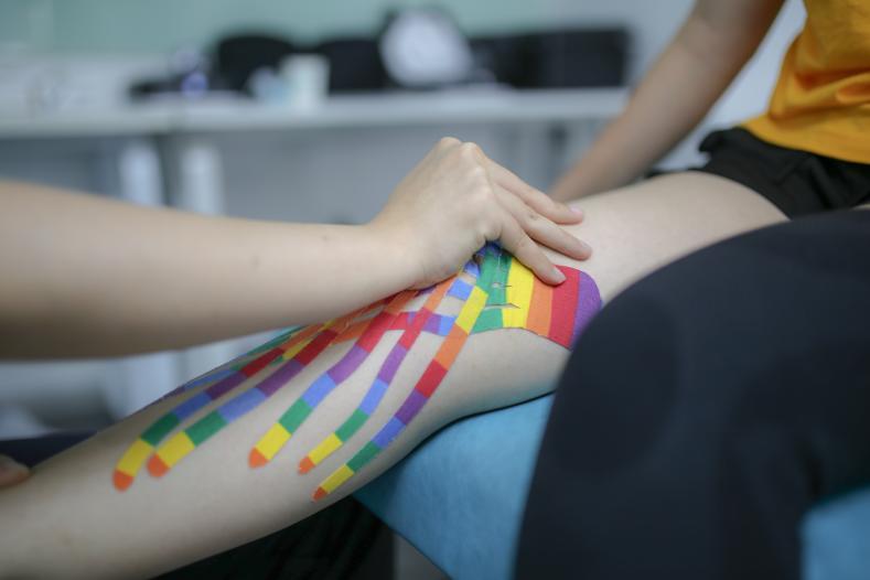 膝关节半月板损伤有积液怎么治疗,膝关节滑膜炎积液怎么治疗最好