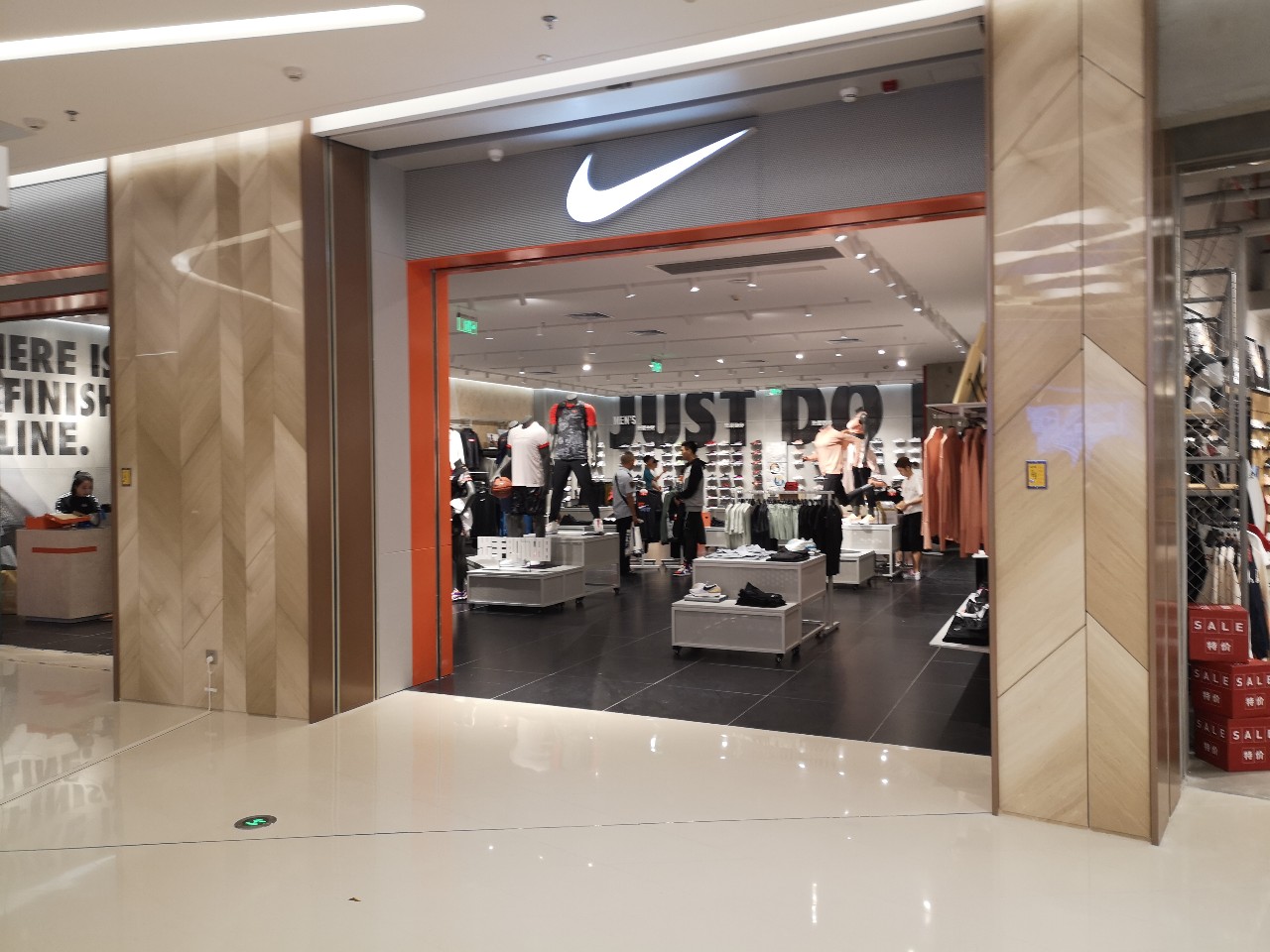 深圳西丽益田假日里人流,开业第一天人流量爆棚