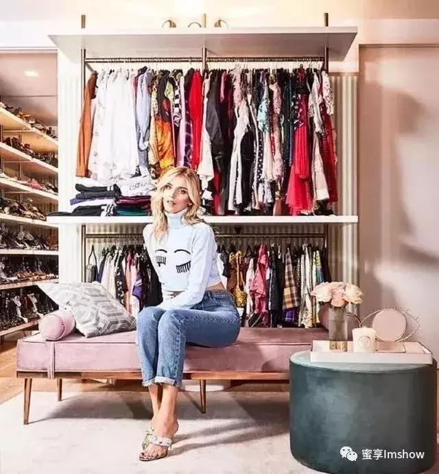 从法律系学生到宇宙时尚博主,Chiara做了些什么?