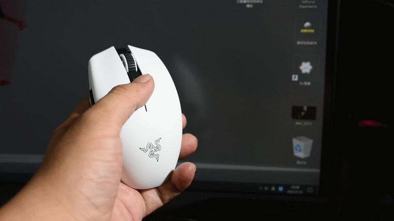 颜值高、还能打、抓着还舒服-雷蛇八岐大蛇V2游戏鼠标