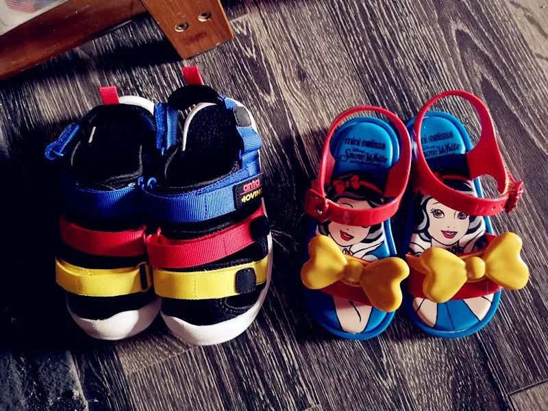 安踏怕是疯了!跟着荣妈用地摊儿的价格买专柜的好货