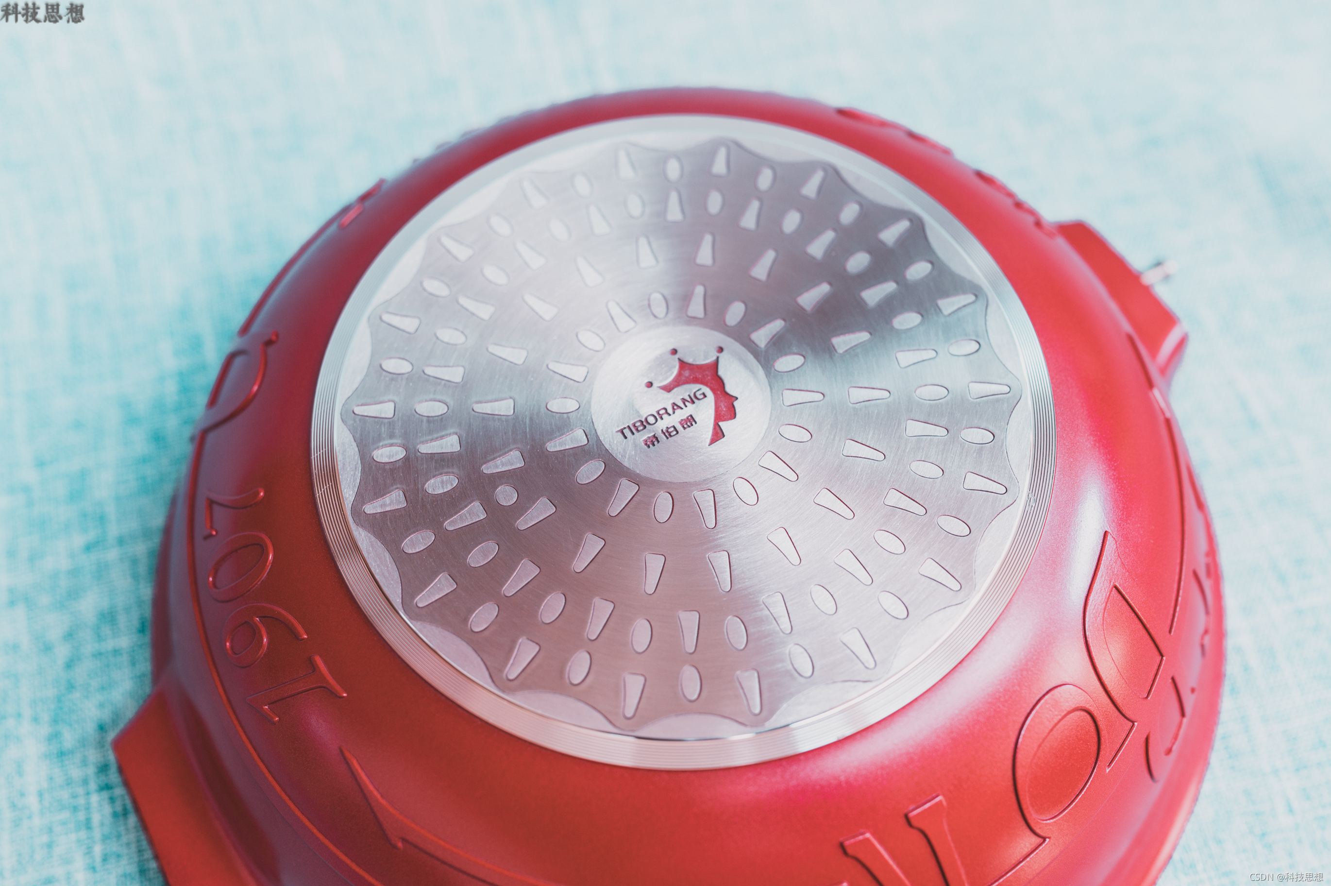 一擦就干净的平底锅，功能还真不少，帝伯朗菲尼雅浮雕钛钻不粘锅