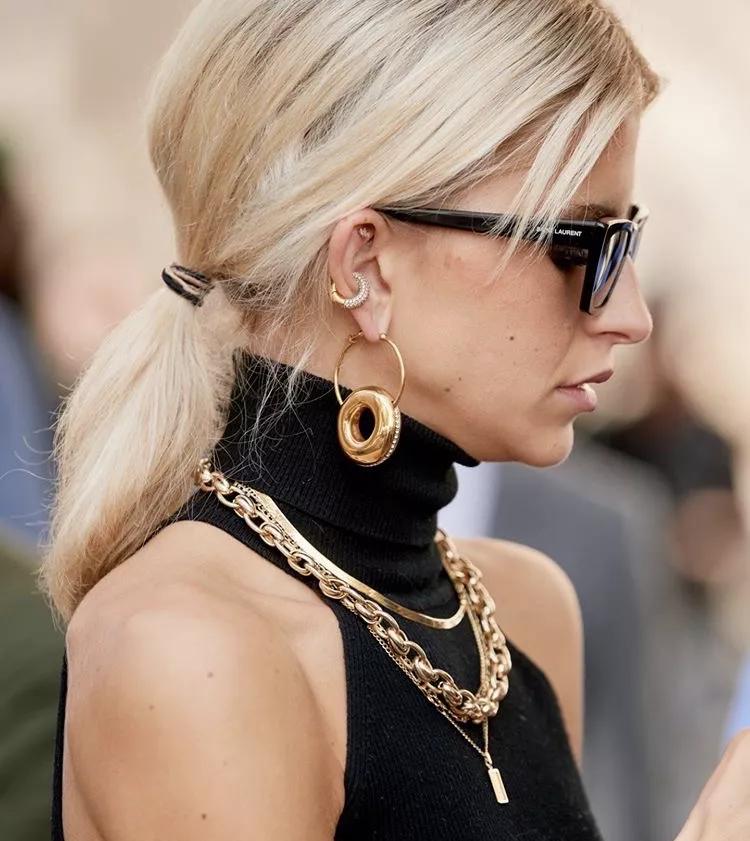 为啥相同的穿搭自己不穿不好看,同样的穿搭为什么别人穿更好看