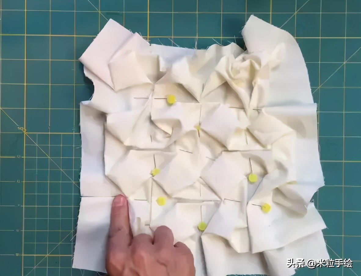 菱形格图案衣服属于什么风格,衣服镂空底边怎么弄好看