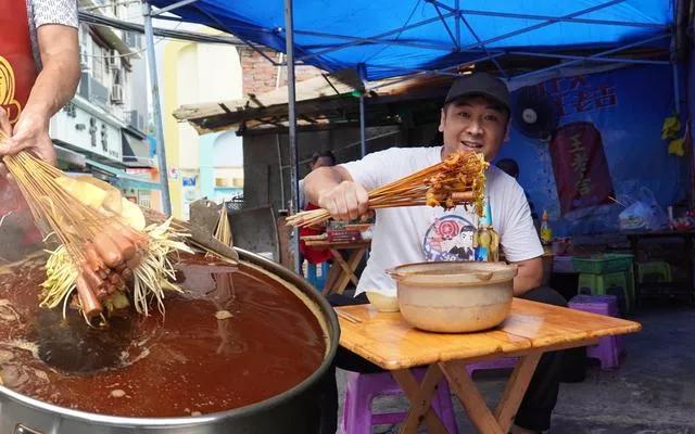 巴中草坝街路边串串搬哪了,草坝街火锅