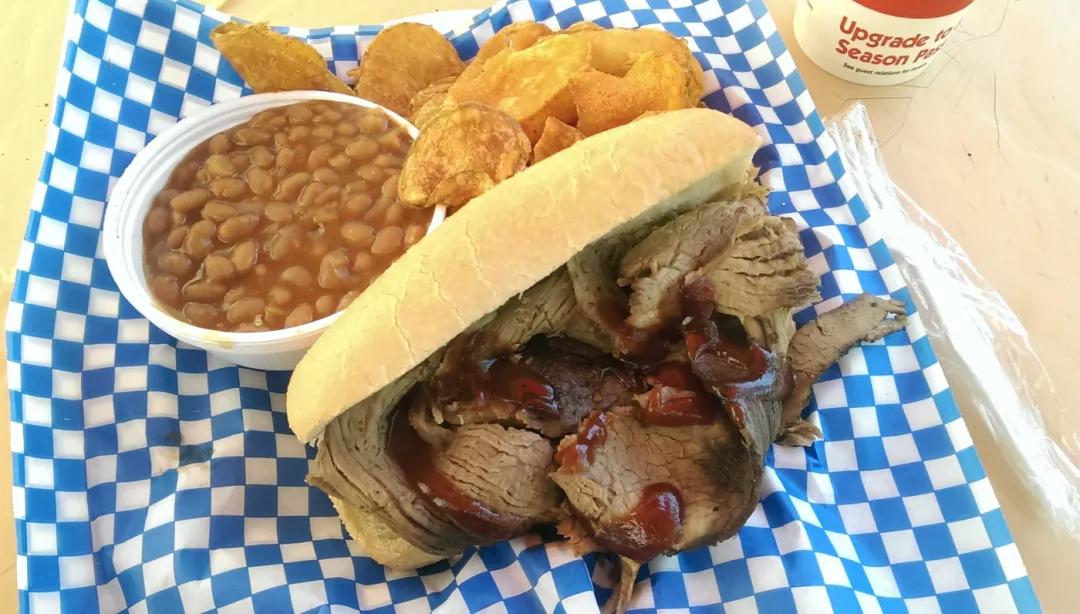 加州一男子为了省钱，花150美金买六旗年票狂吃七年免费餐