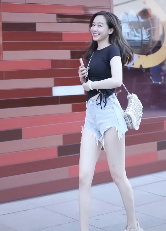 休闲萝卜裤配老爹鞋,高腰直筒裤搭配老爹鞋