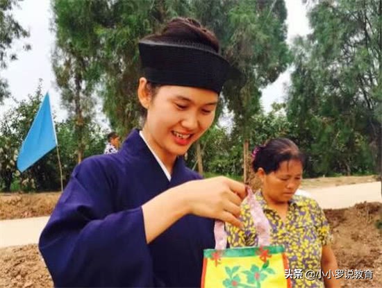 她被誉为中国最美女道士,名校毕业家境好,网友:出家真是太可惜