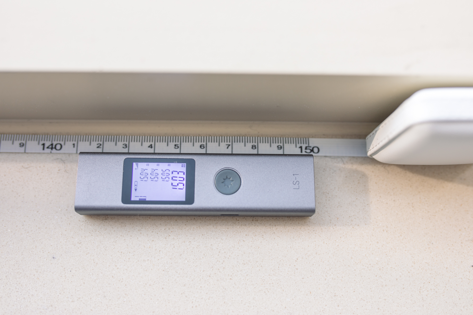 卷尺用久了会软吗,卷尺会割伤手吗