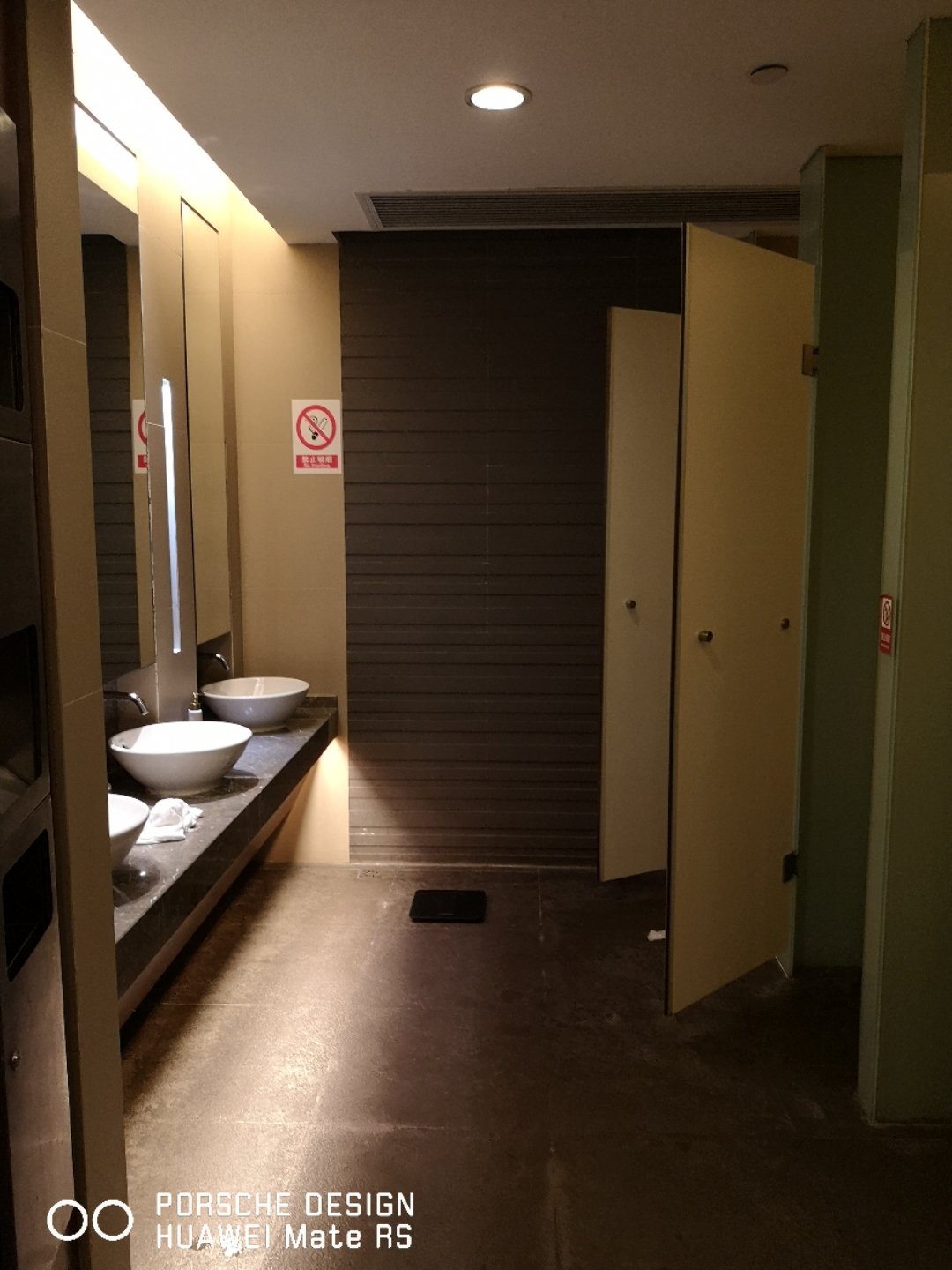 南京下关滨江希尔顿,南京世茂滨江希尔顿酒店电话号码