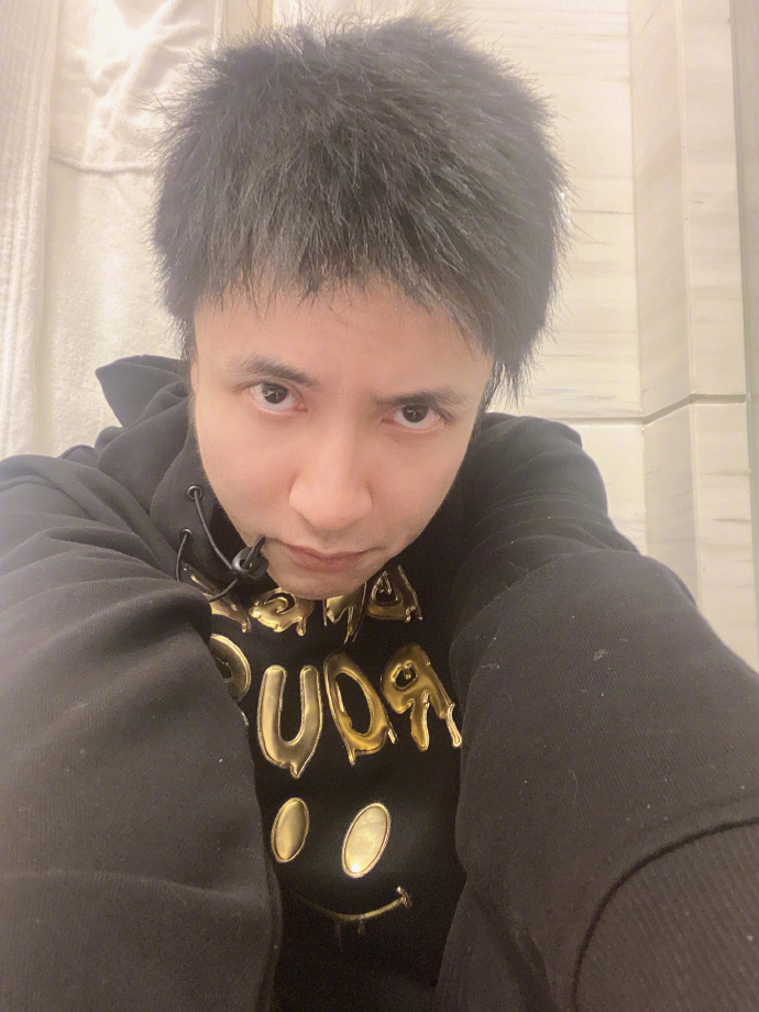 薛之谦鬓角发型,薛之谦综艺鬓角剃光