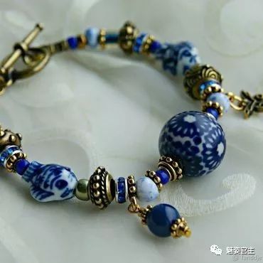 施华洛世奇水晶和珠子打造闪亮弹簧吊坠手链，附制作图解教程