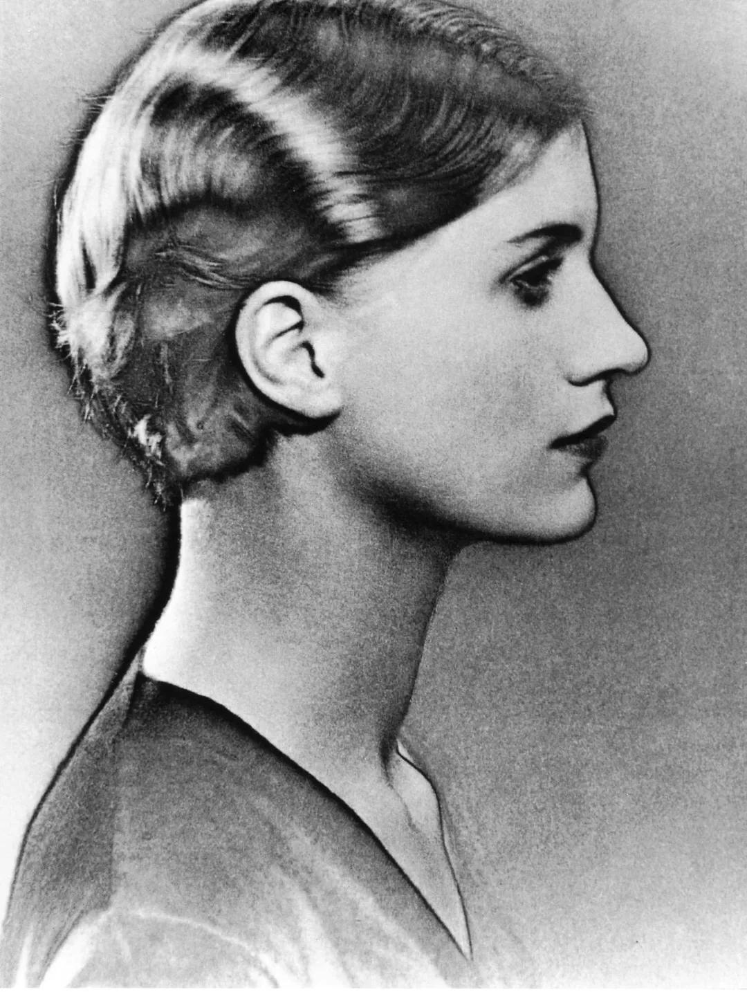 希特勒浴缸中的女人：传奇女摄影师LeeMiller