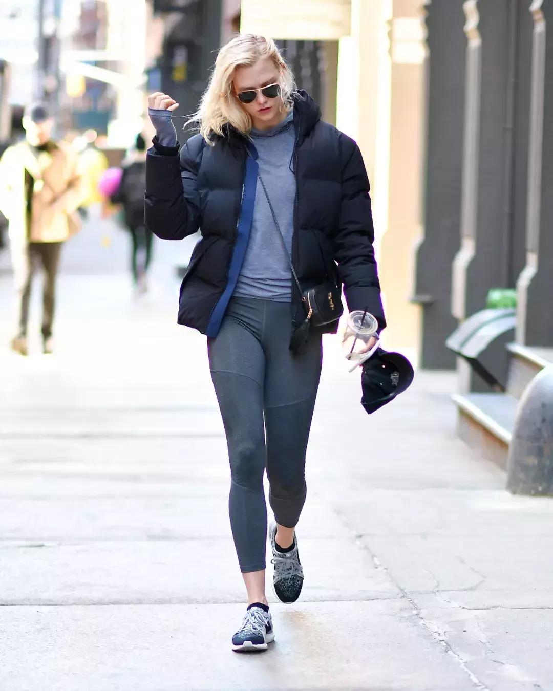 冬天羽绒服内搭怎么穿保暖又时尚,衣柜放久的羽绒服和外套