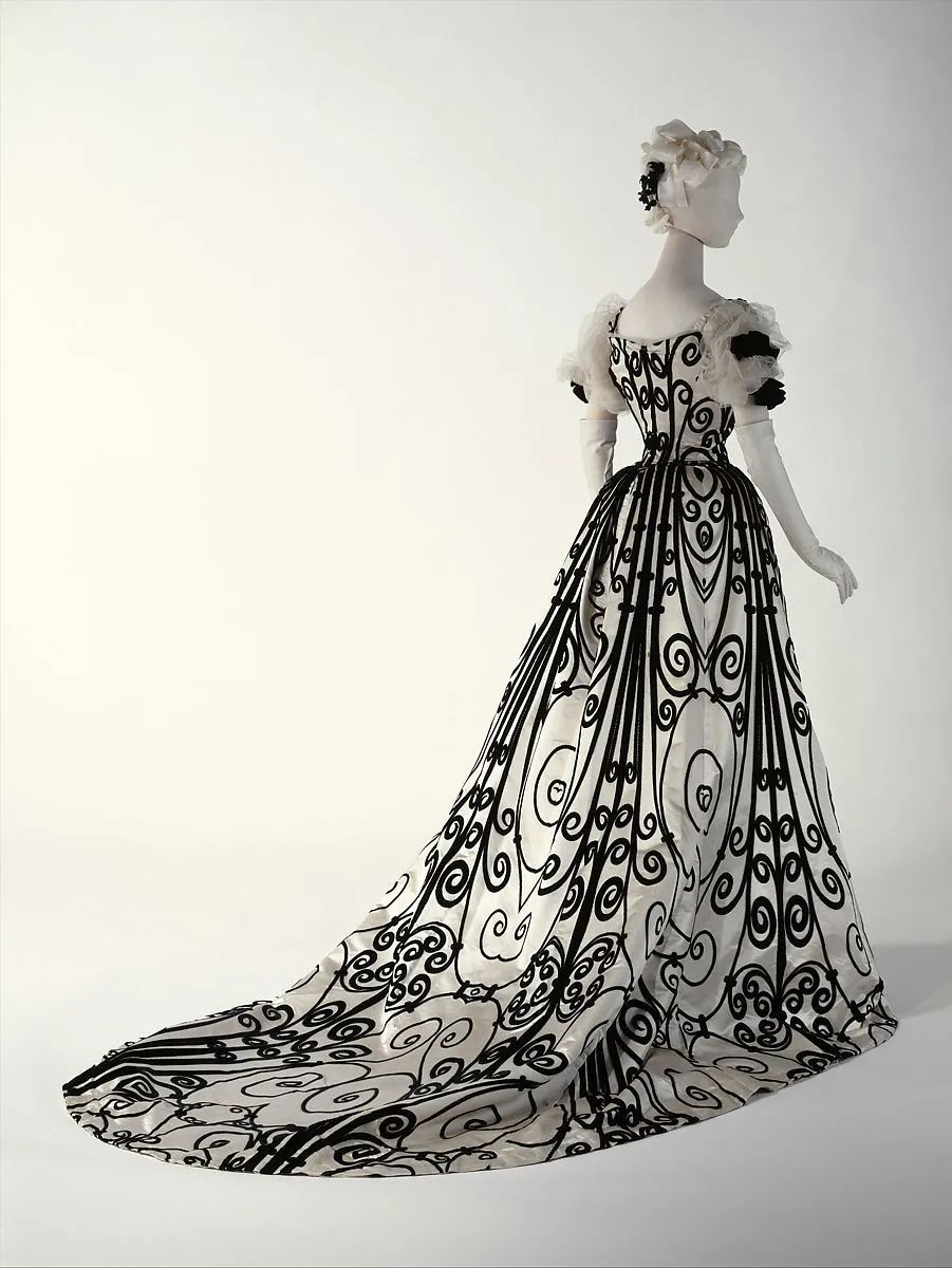 RR·TRENDS|OldMoney与NewMoney间的高定之争