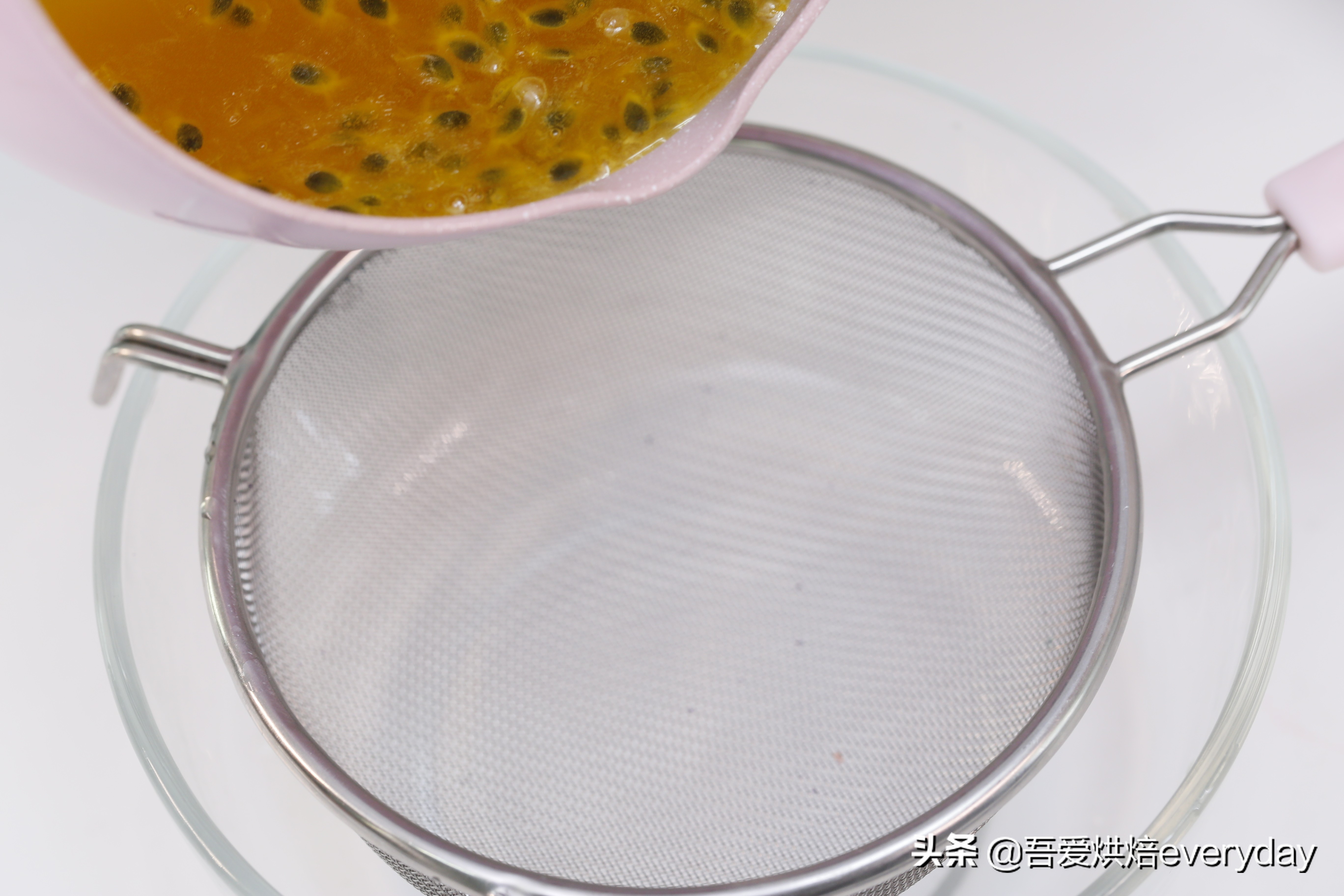 简单又美味的百香果布丁，3分钟学会，宝宝也能吃