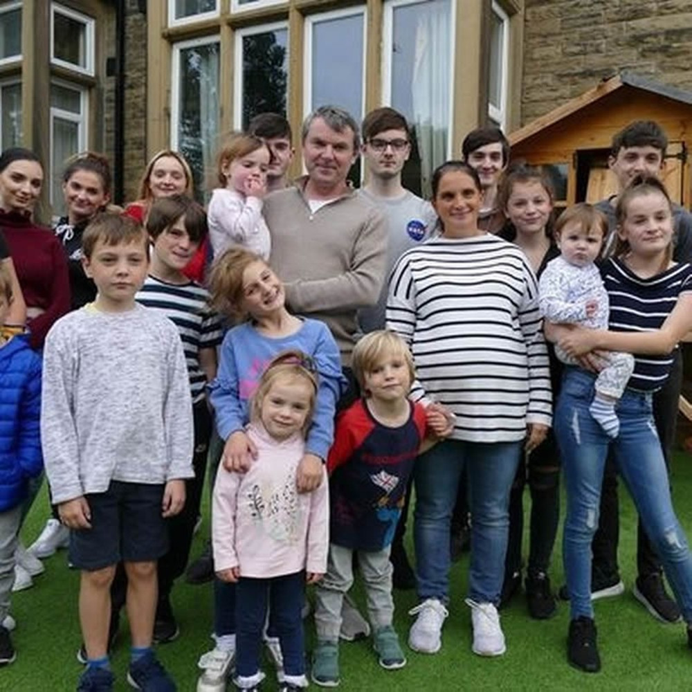 英国夫妇连生23个娃,英国夫妻30年连生21个孩子