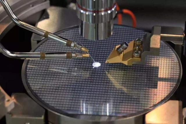 清华紫光芯片怎么样,清华凭什么拿300亿补贴