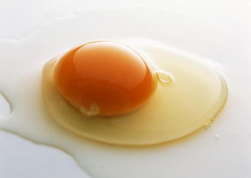 用手挤黑头小心变成草莓鼻，每天用这两样东西搓，黑头很快消失